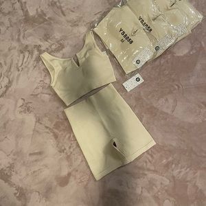 two pieces set with paddle in top I have multiple sizes  2 medium 1 large